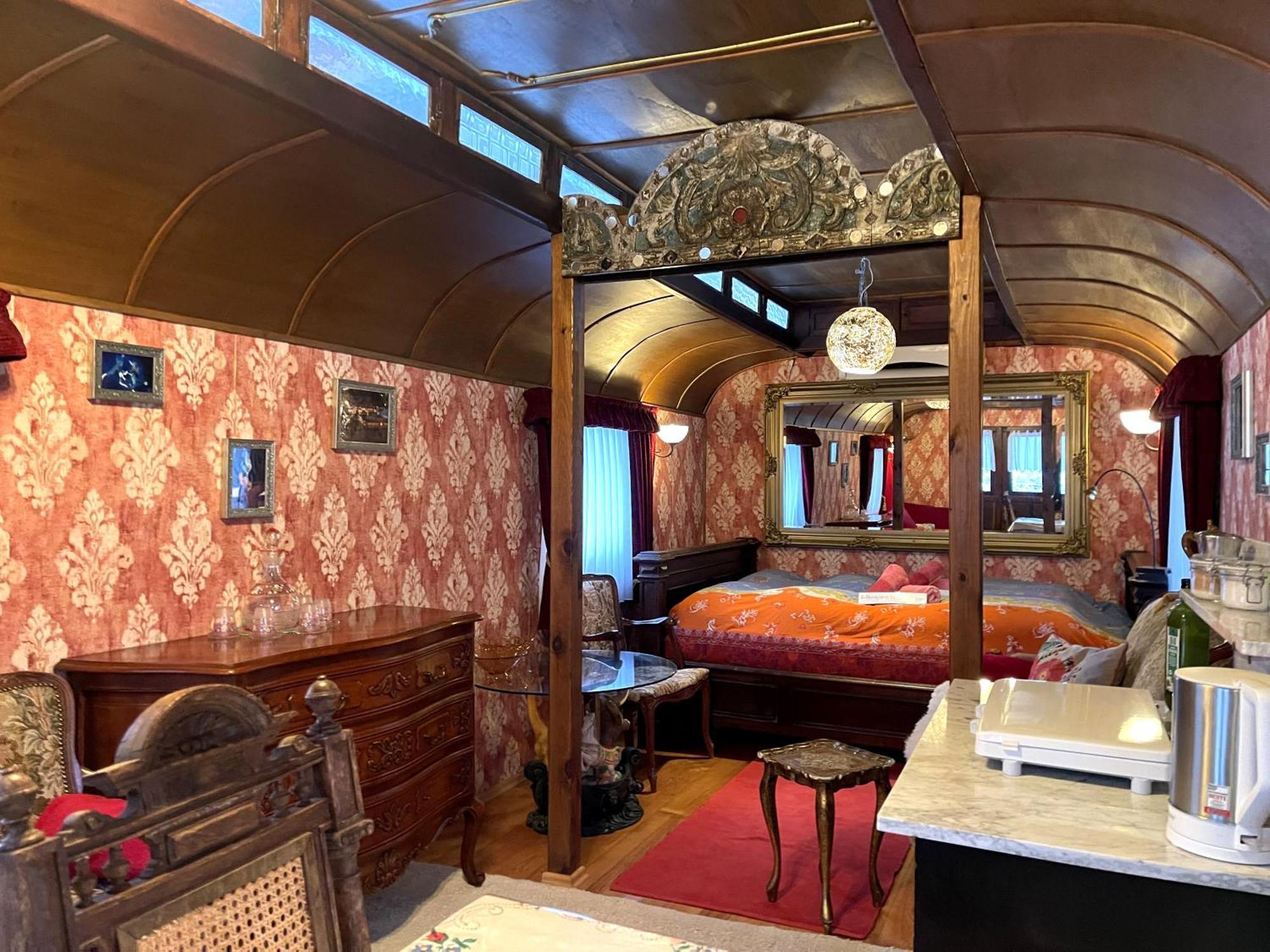 Historischer Zirkuswagen Mit Terrasse Und Blick Ins Gruene Witzenhausen Exterior foto